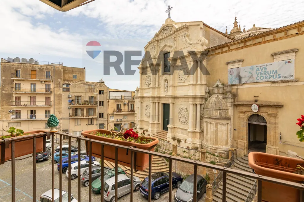 Rõdu - Operational Hotel in Caltagirone Centre