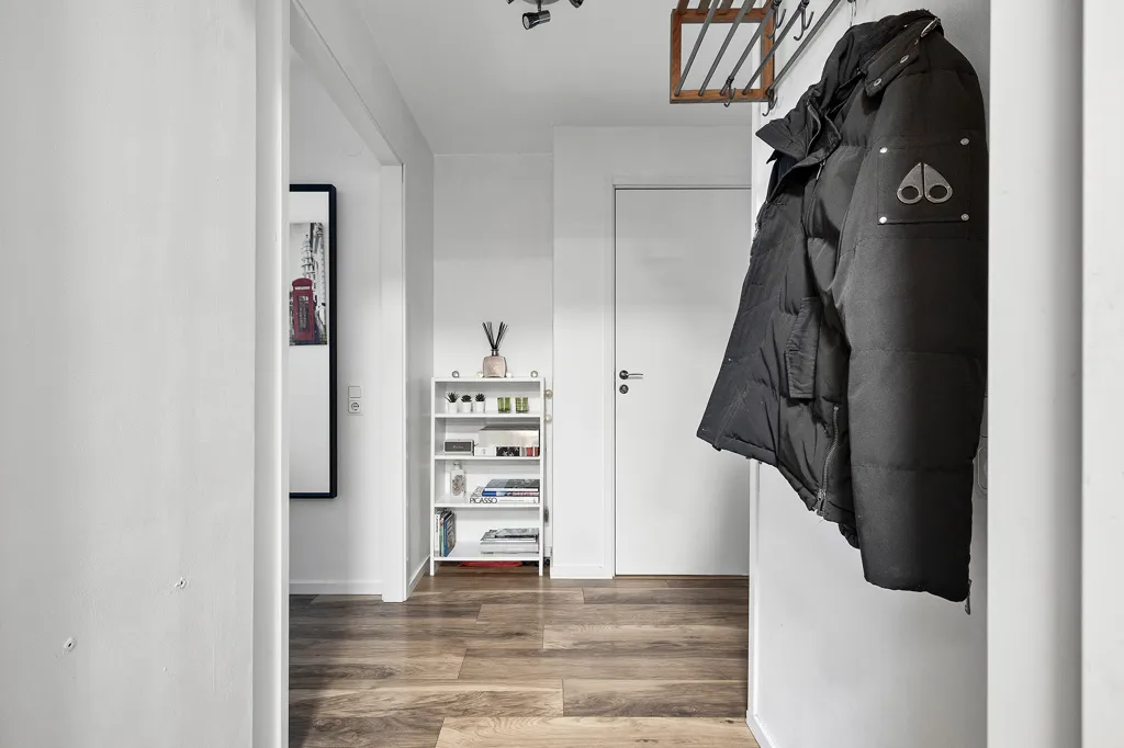 Entrée - Apartment with High Ceilings in Central Jakobsberg