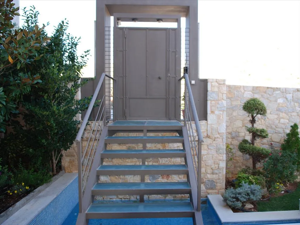 9-toaline maja asukohas Athens