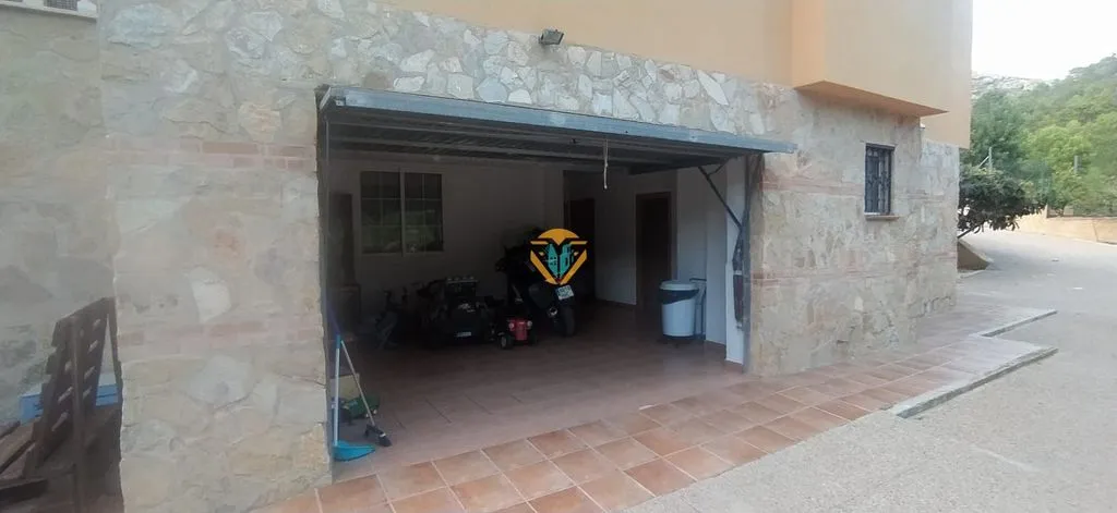 Garage - Luxury House with Garden in Finestrat
