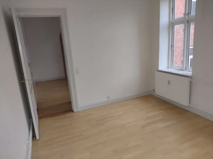 Pièces - Spacious Flat with South-Facing Terrace in Odense C