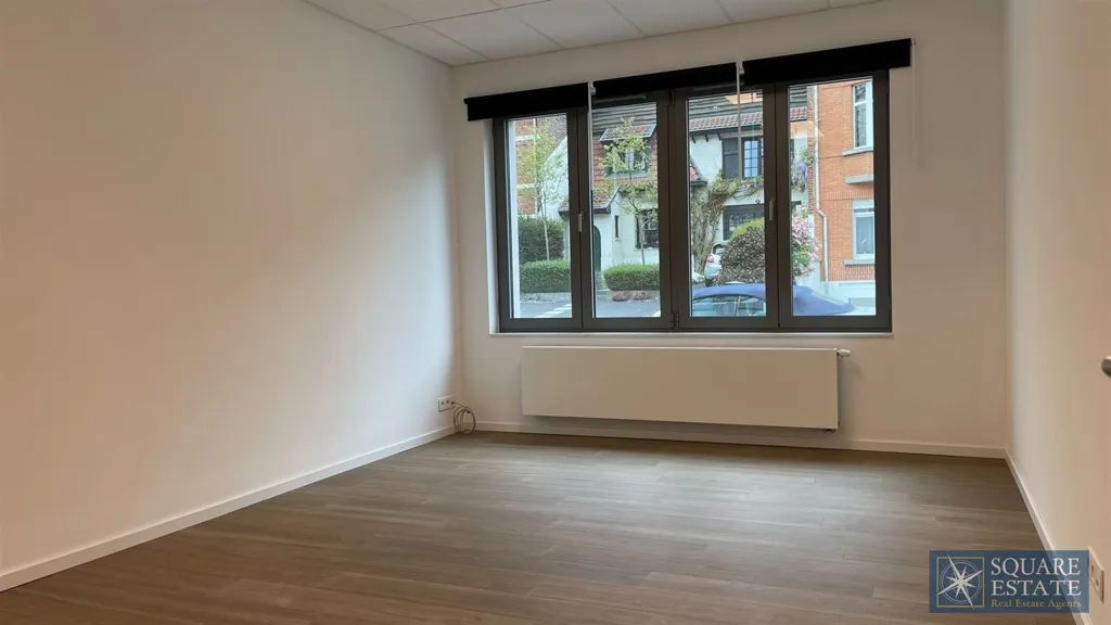 Toad - Commercial Office with Parking in Strombeek-Bever