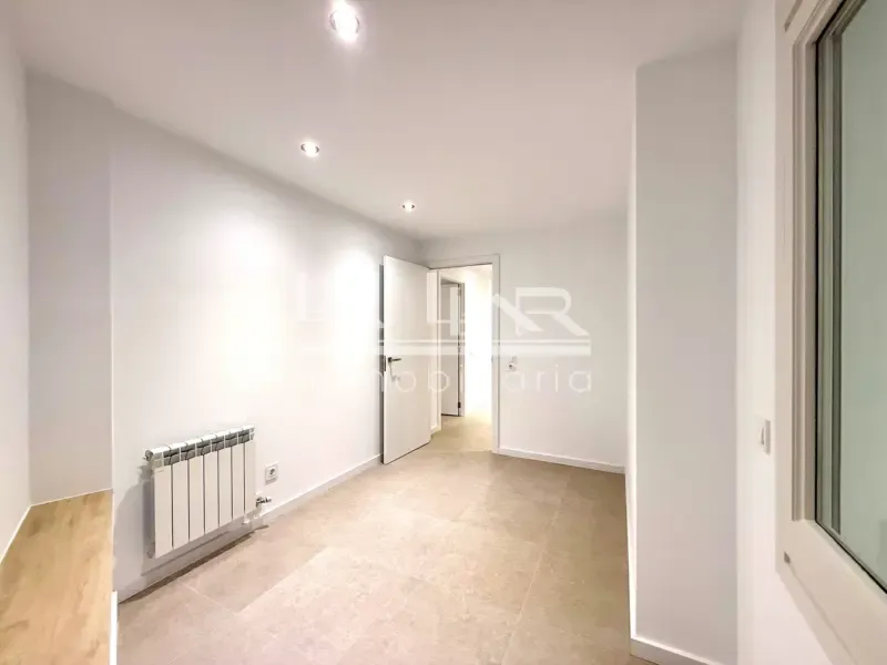 Entrée - Modern Flat with Balcony in Vic Centre