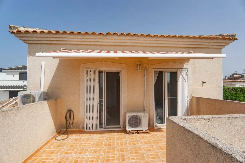 Terrass - 4-Bedroom Villa with Pool in Ciudad Quesada