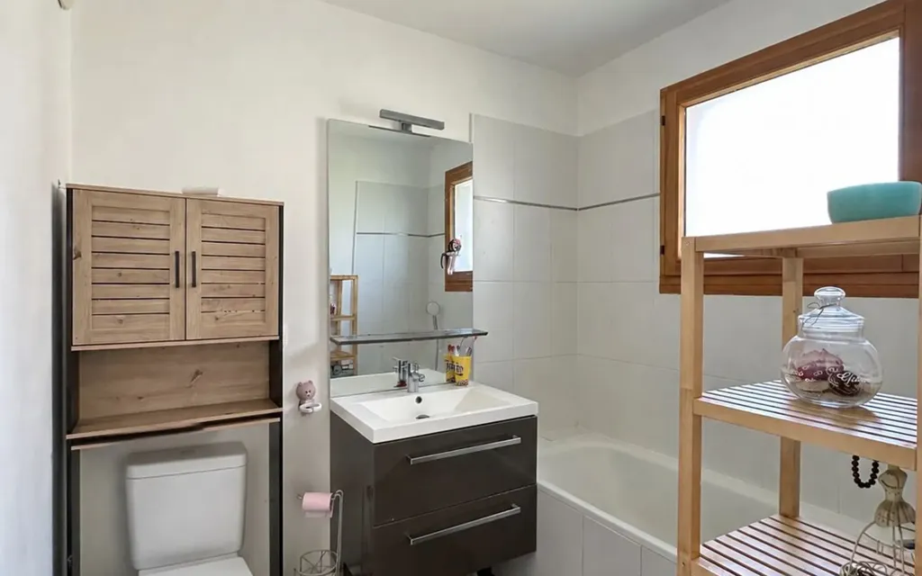 Bathrooms - Spacious Duplex with Terrace in Urban Area