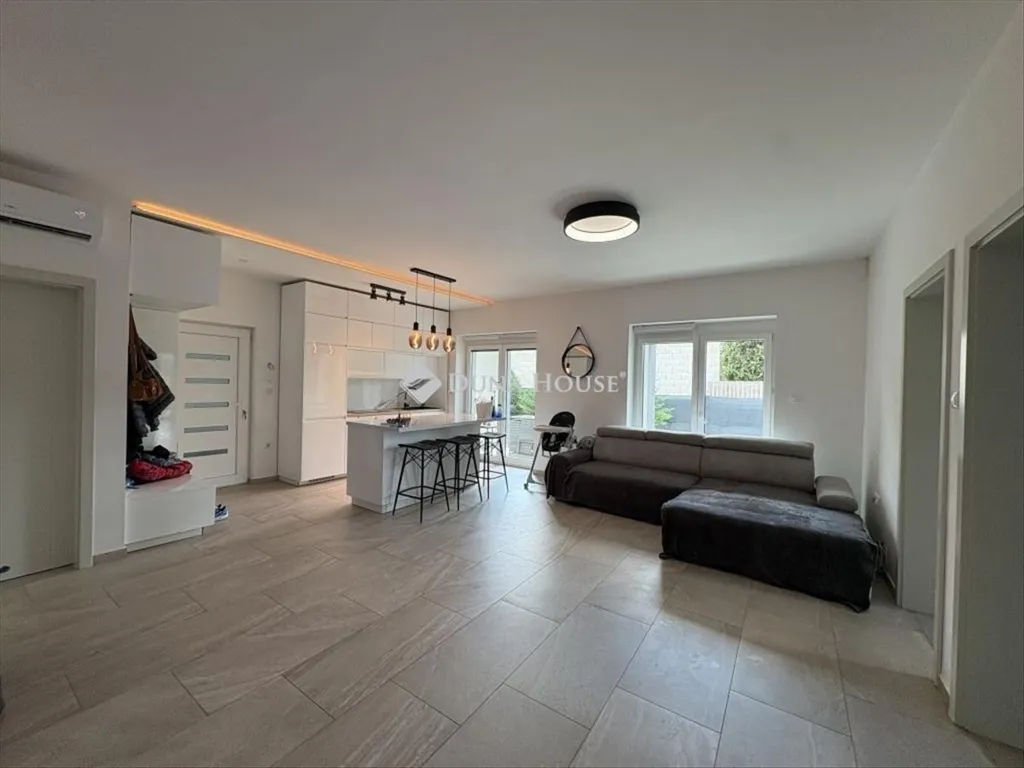 Séjour - Modern Apartment with Garden in Újhartyán