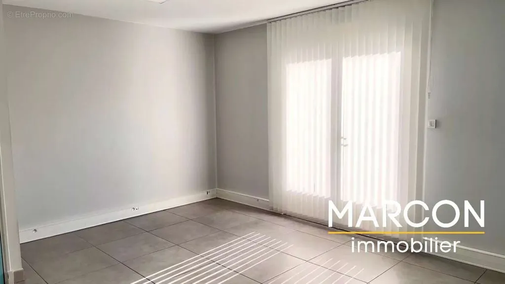 Toad - Professional Flat with Parking in Guéret