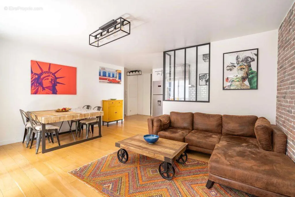 Living Room - 3-Bed Flat with Balcony in Bobigny