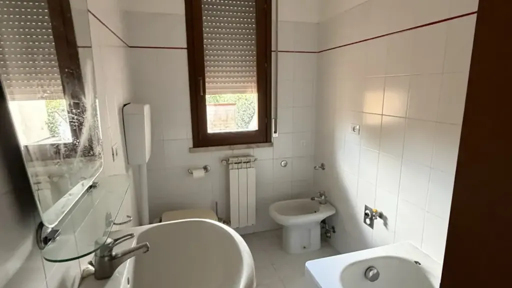 Salles de bain - Terraced Apartment with Garden in Prato