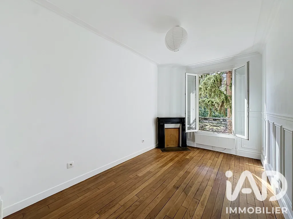 Stanze - Bright 3-Piece Flat with Double Exposure in Courbevoie