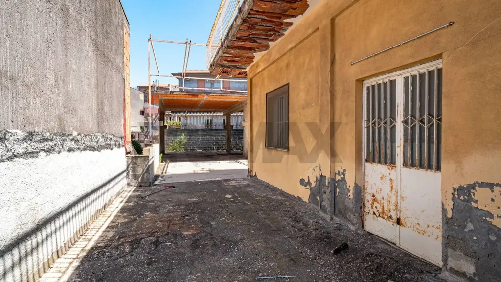 Jardin - Commercial Space with Apartments in Belpasso