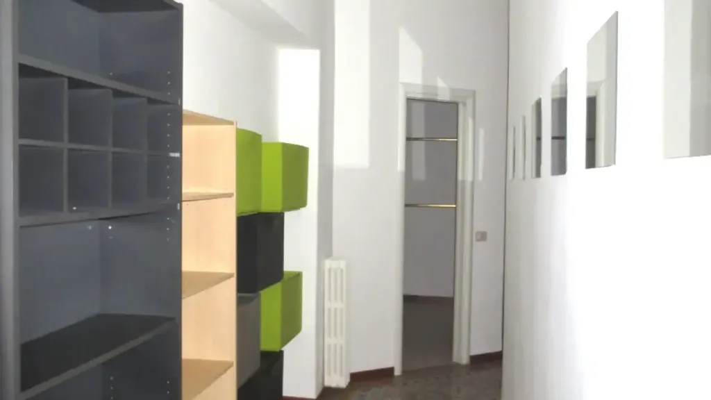 Bureau - Rearranged Apartment with Balcony in Milan