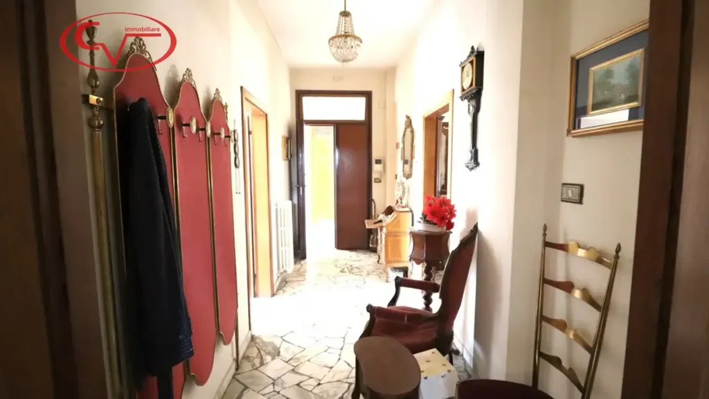 Esik - Spacious Apartment with Terrace in Montevarchi