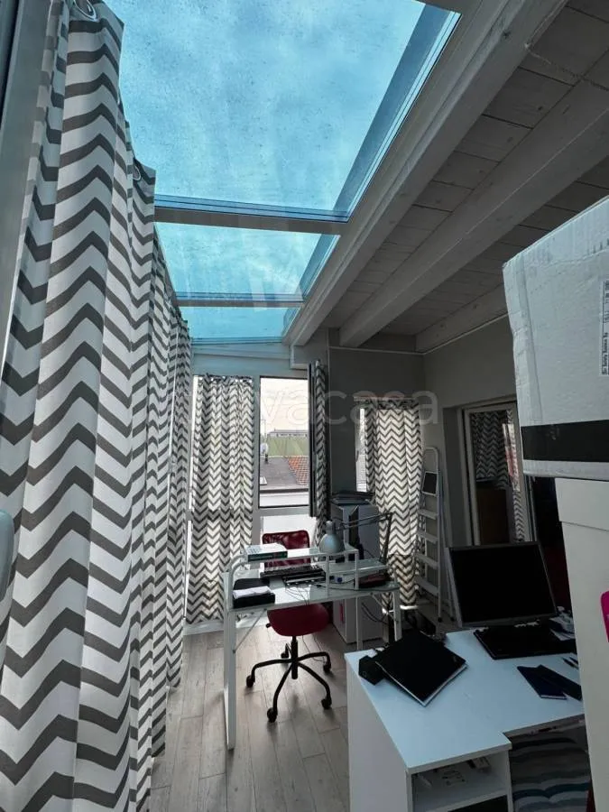 Bureau - Rear-Access Villa with Garden in Torino