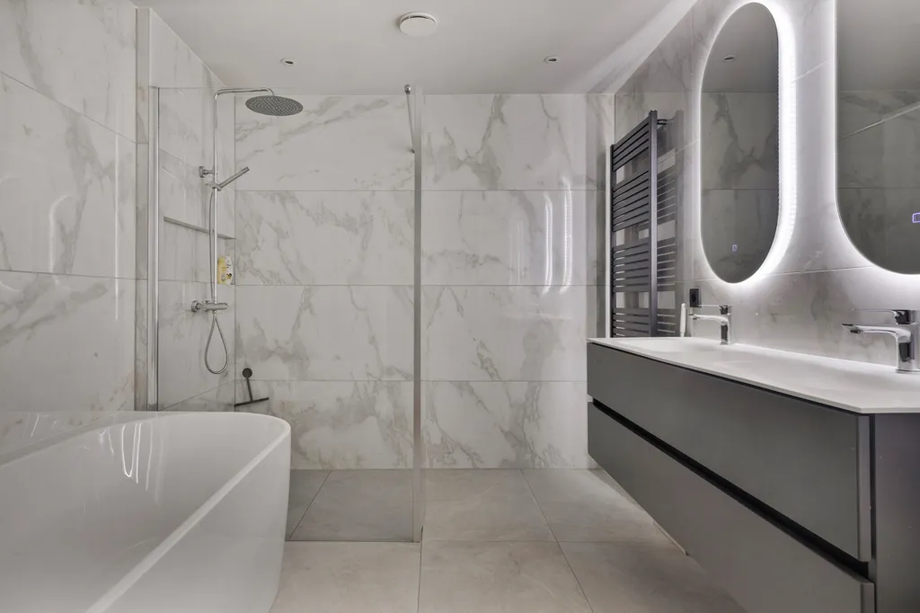 Bagni - Bright 2-Bedroom Apartment in City Centre