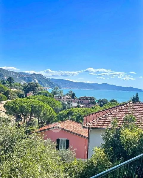 Balcon - 3-Bedroom Apartment with Balcony in Rapallo