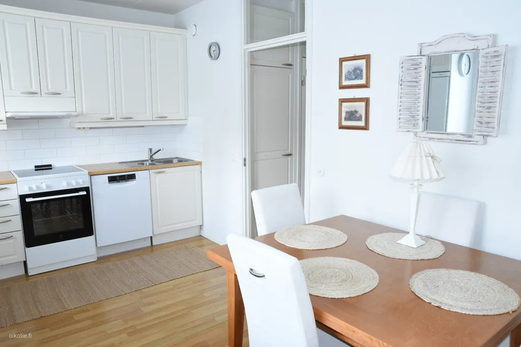 Salle à manger - Bright Apartment with Glazed Balcony in Espoo