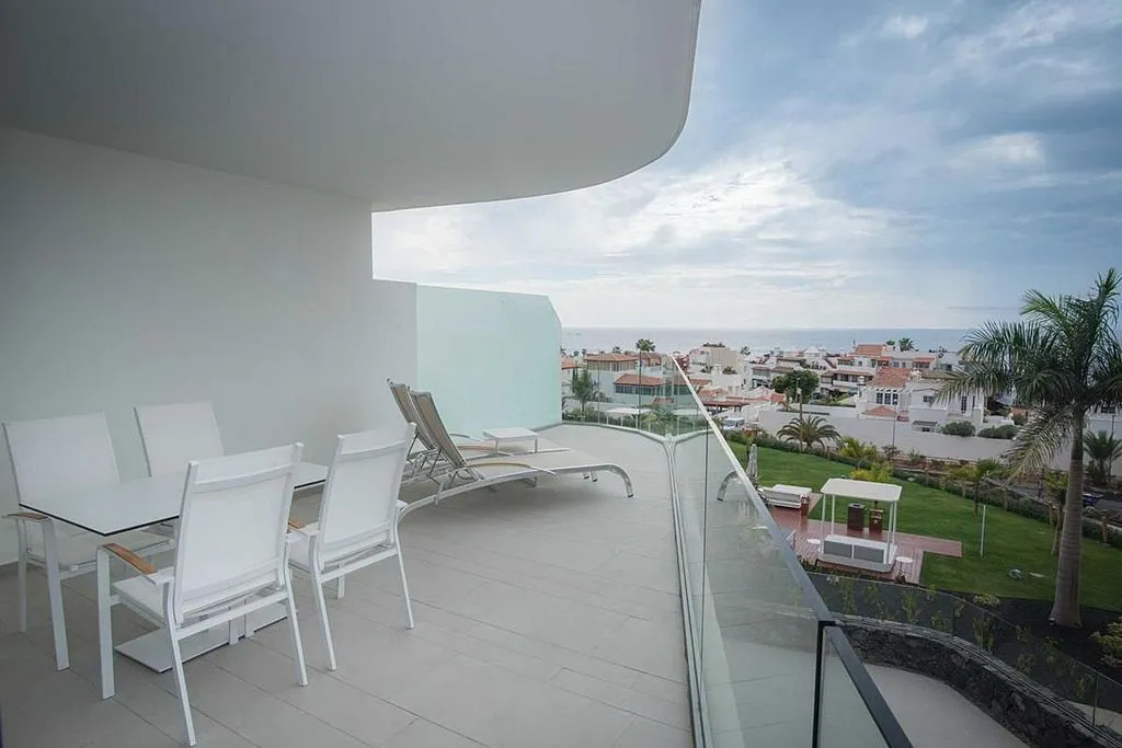 Terrazza - Two Junior Suites with Pools in La Caleta