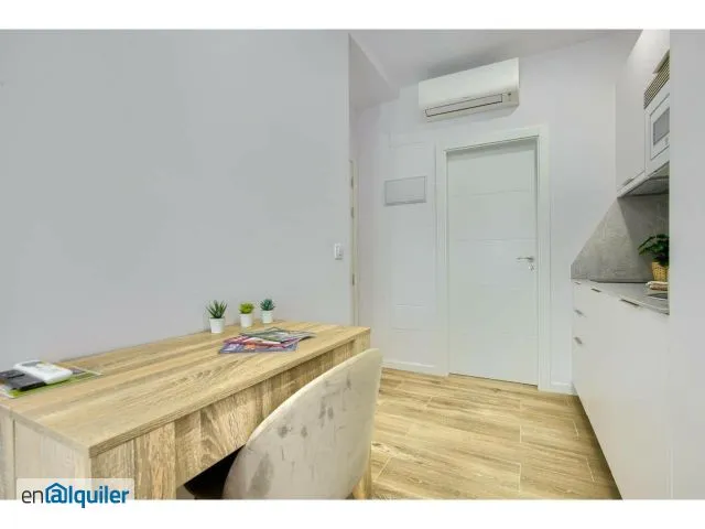 Salle à manger - Coliving Studio with Kitchen in Chamberí