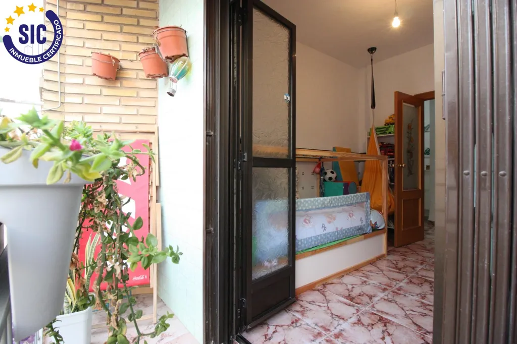 Esik - First Floor Flat with Balcony in Benlliure