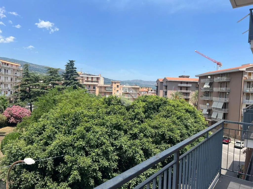 Rõdu - Modernised Apartment with Balcony in Giarre