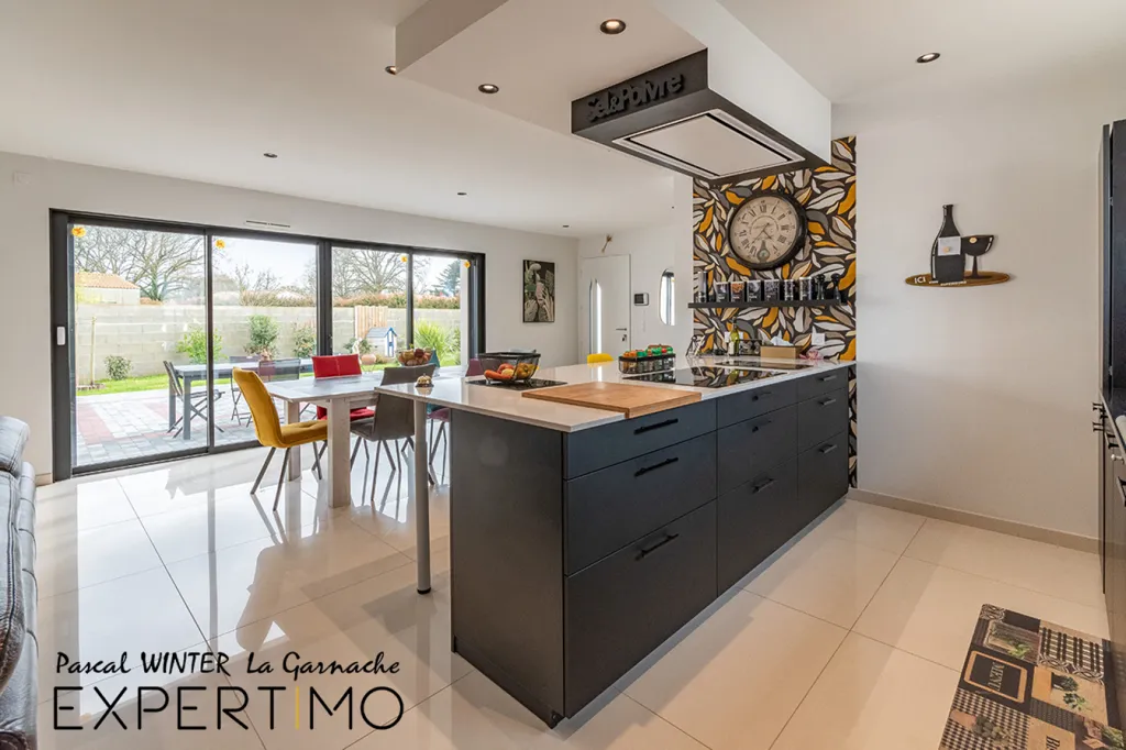 Cuisine - Maison d'architecte avec terrasse à La Garnache