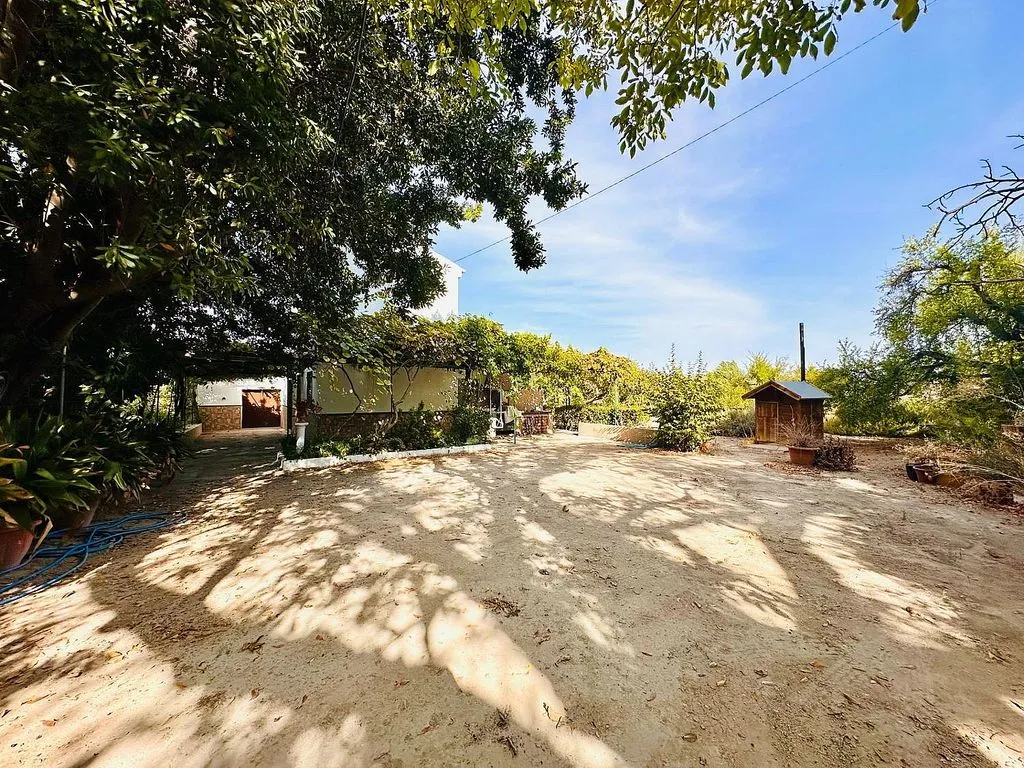 Jardin - Rural Cortijo with Pool near Loja