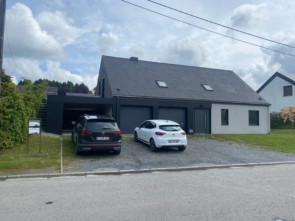 Välivaade - Two-Storey Villa with Terrace in Libramont-Chevigny
