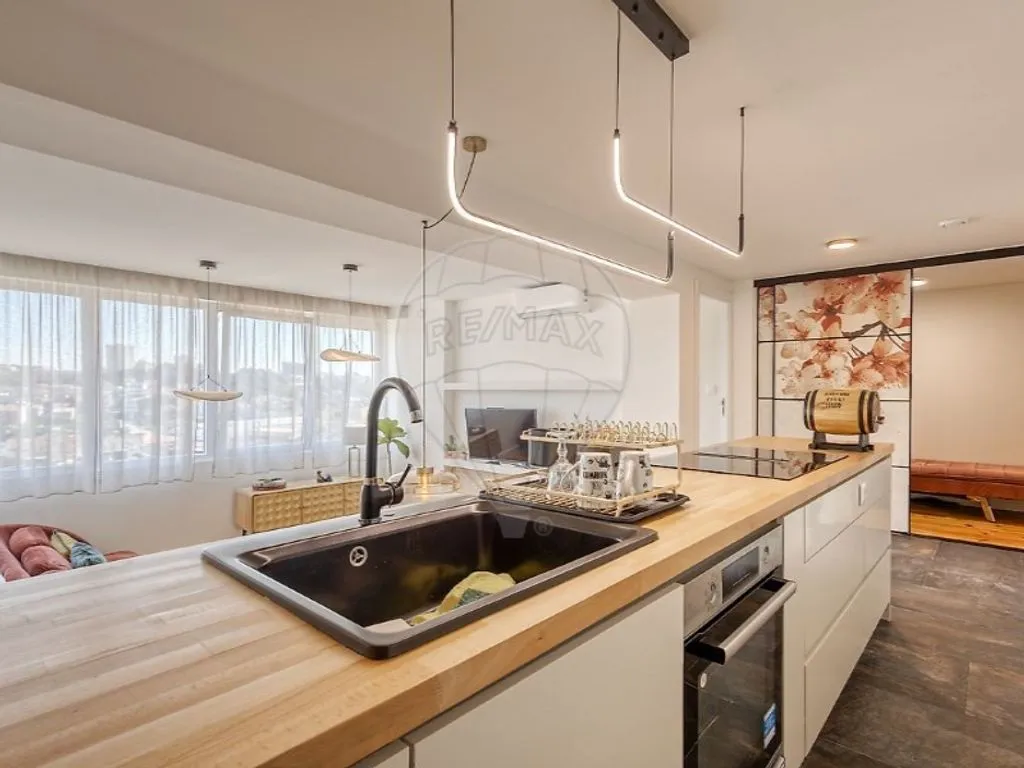 Cuisine - Rehabilitated Bi-Family House in Matosinhos