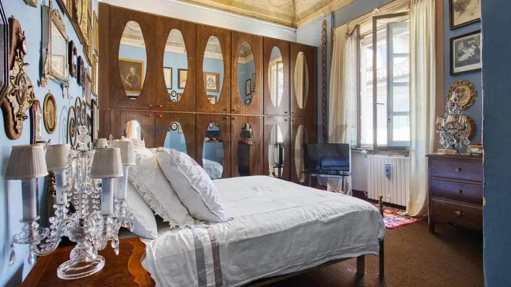 Chambres - Historic Apartment with Double Balcony in Novara