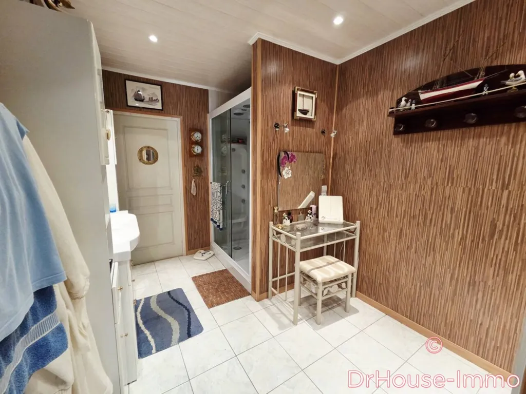 Salles de bain - Maison de Caractère avec Garage à Cruzy