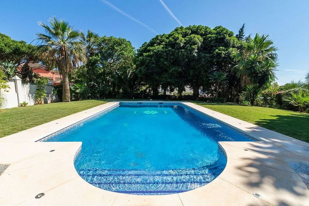 Piscine - Chalet with Pool in Casco Antiguo
