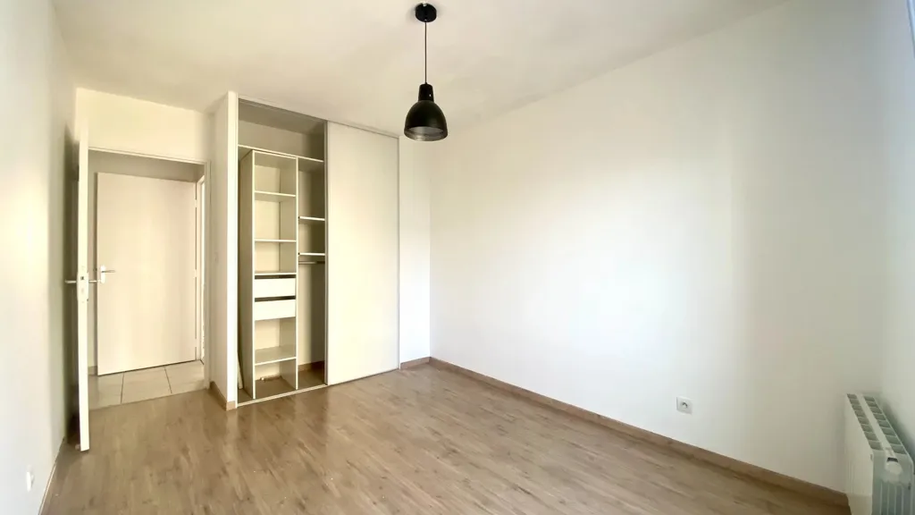Rooms - Type 3 Flat with Balcony in Lyon 9ème