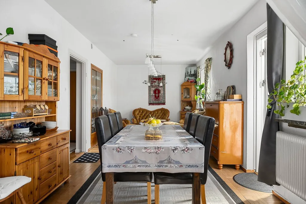 Salle à manger - Charming Villa with Garden in Filipstad