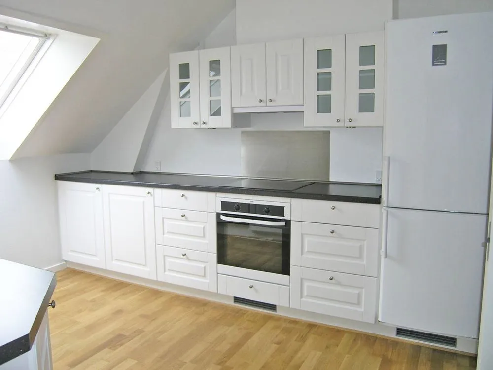 Kitchen - Spacious Flat with Church Square View in Midtown