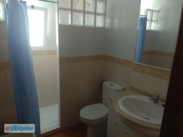 Bathrooms - Furnished Flat, High Street, University Proximity