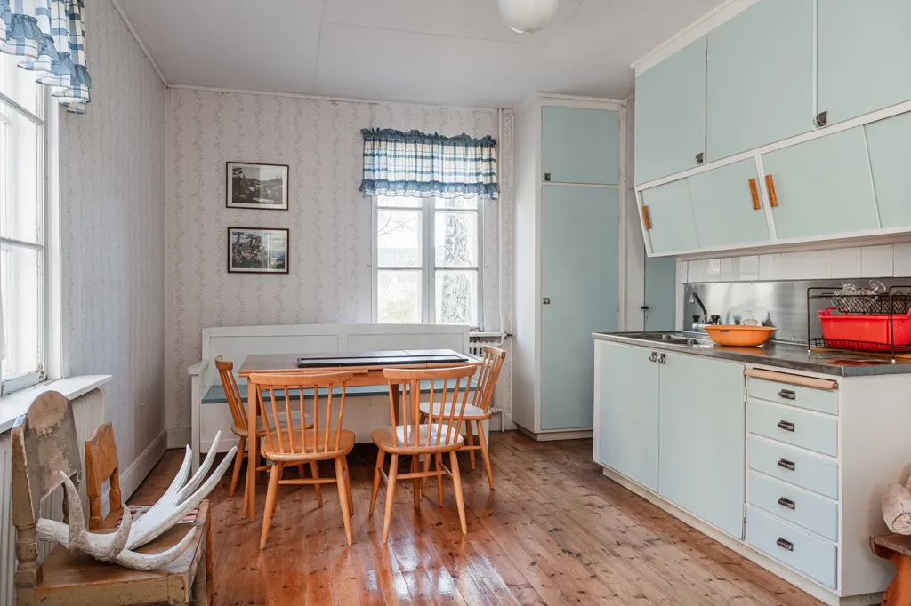 Dining Room - Charming Cottage with Garden in Resele