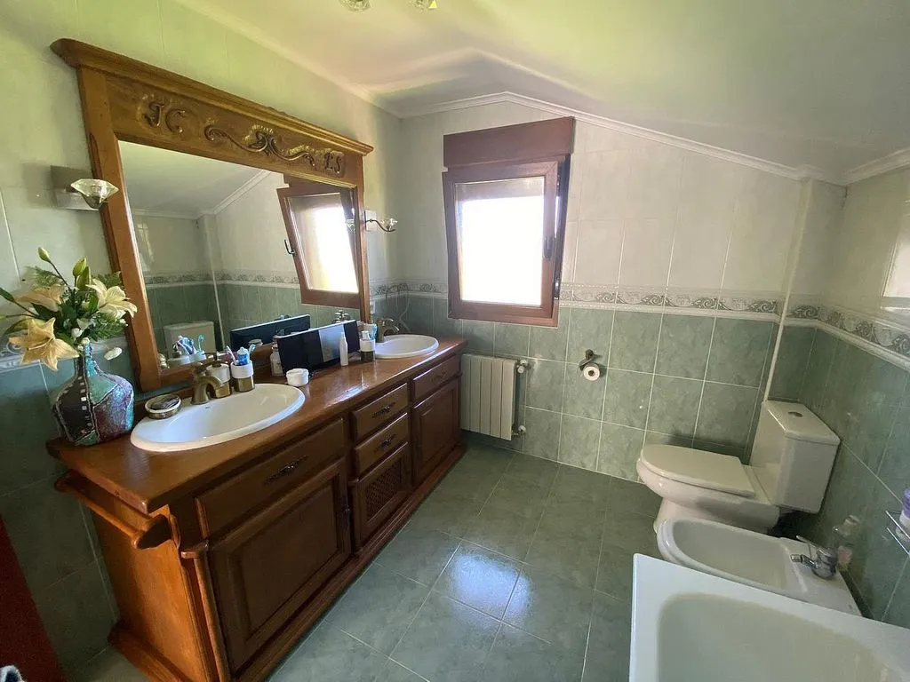 Bathrooms - Chalet with Pool and Terraces in Islares