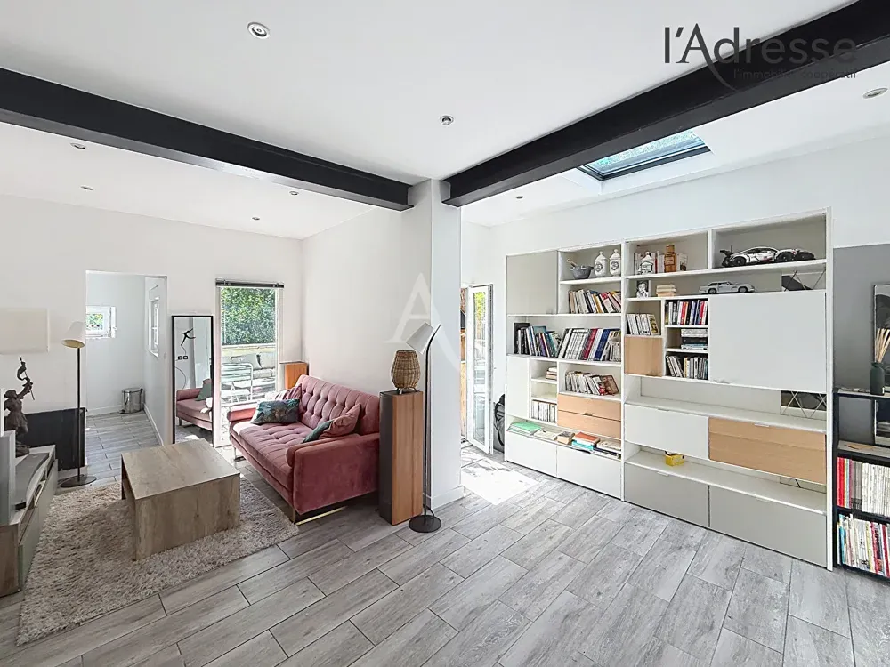 Living Room - City House with Paris View in Suresnes