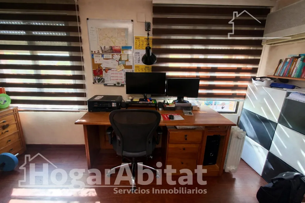 Kabinet - Reformed Apartment with Balcony in Valencia