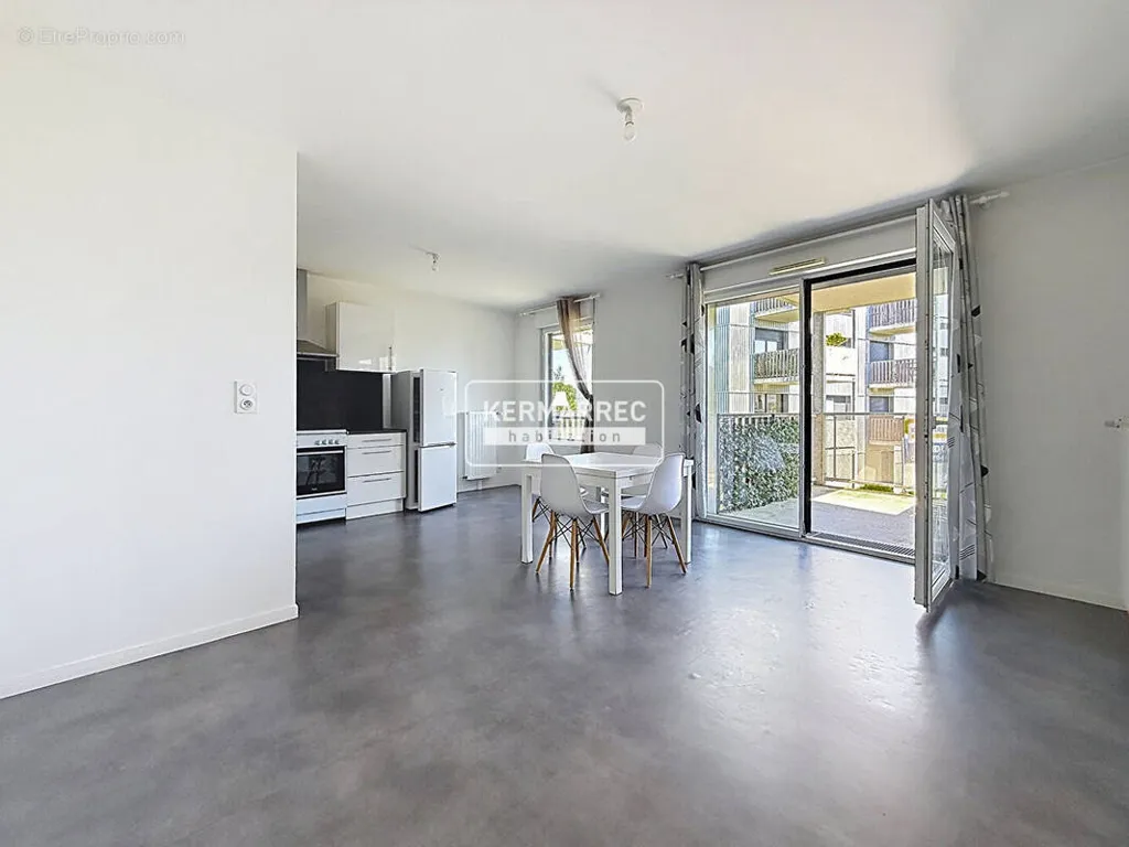 Soggiorno - T2 with Balcony and Parking in Nantes