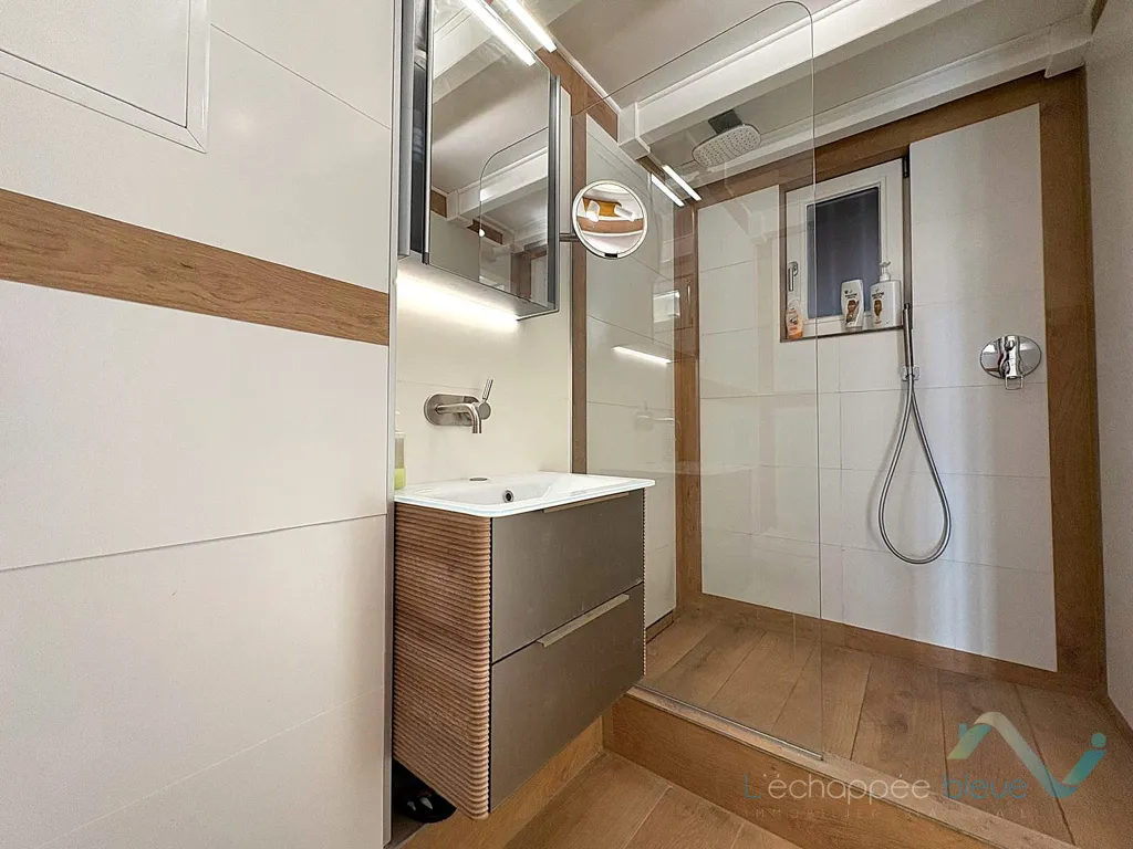 Salles de bain - Appartement T3 avec Terrasse à Gassin