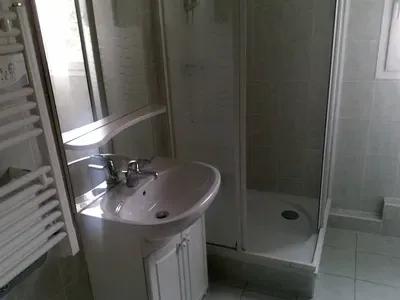 Salles de bain - Appartement 3 pièces avec parking en sous-sol, orientation sud