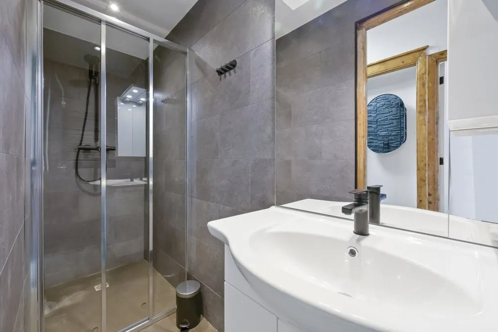 Salles de bain - Gemeubled 2-Bed Apartment with Balcony in Schiedam