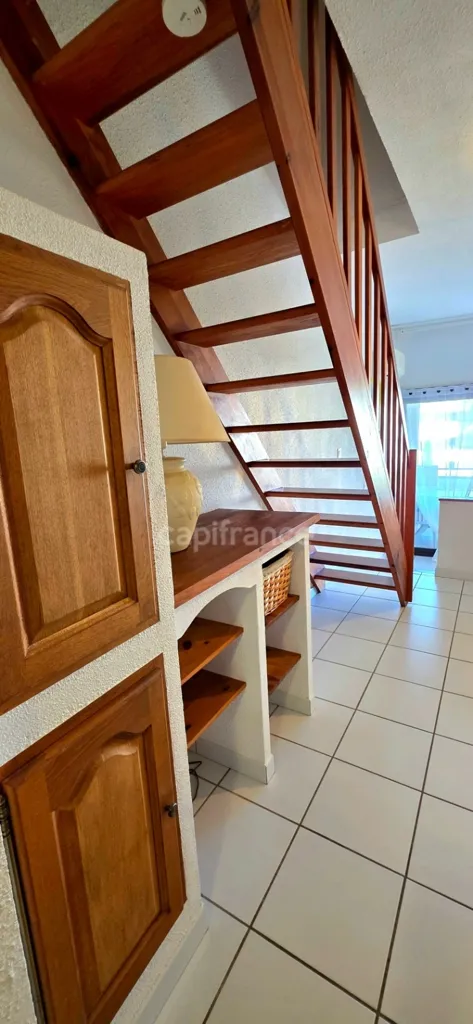Pièces - T3 en Duplex avec Terrasse et Piscine à Proximité de la Plage