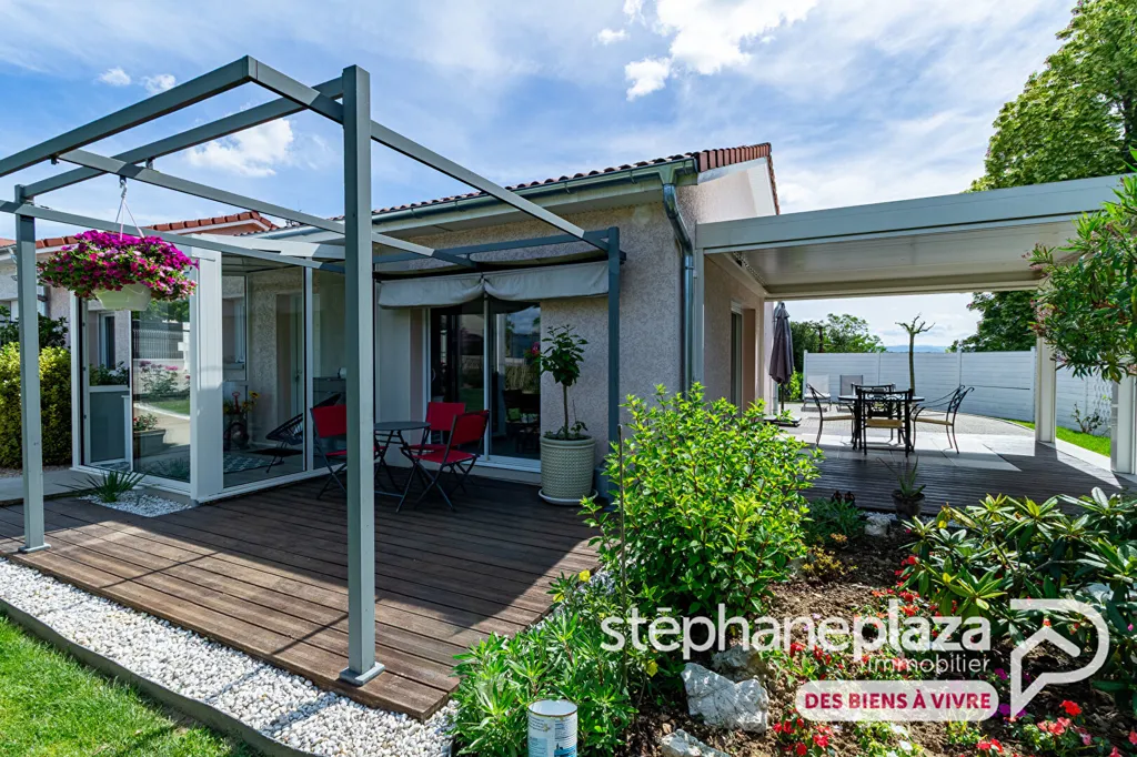 Terrass - Contemporary Flat-Plan House with Garden in Chalamont