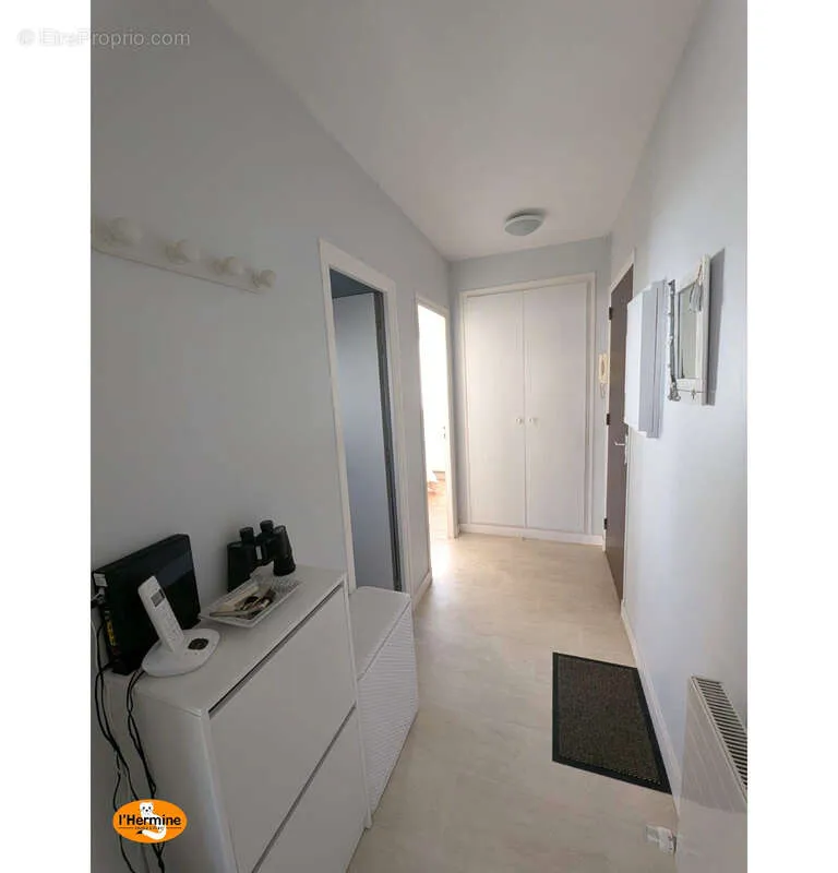 Hallway - Bright 2-Bed Flat near Port in Nice