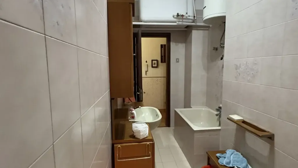 Bathrooms - Bright Trilocale with Sea View in Catanzaro