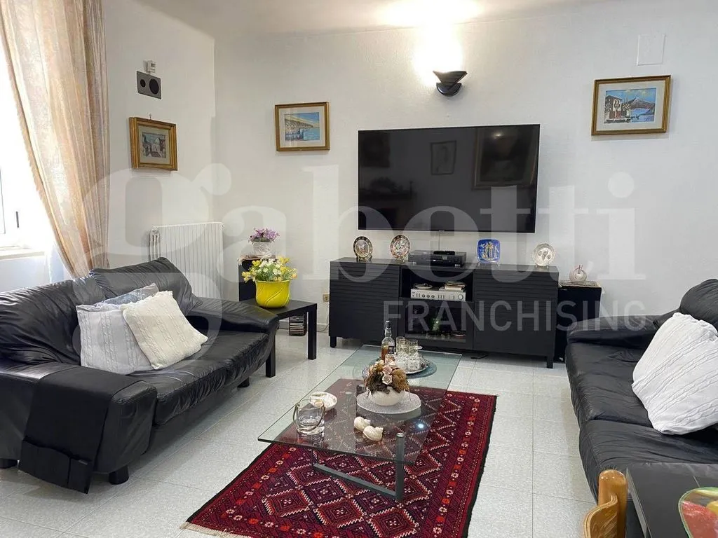Living Room - Versatile Villa with Garden in Trani