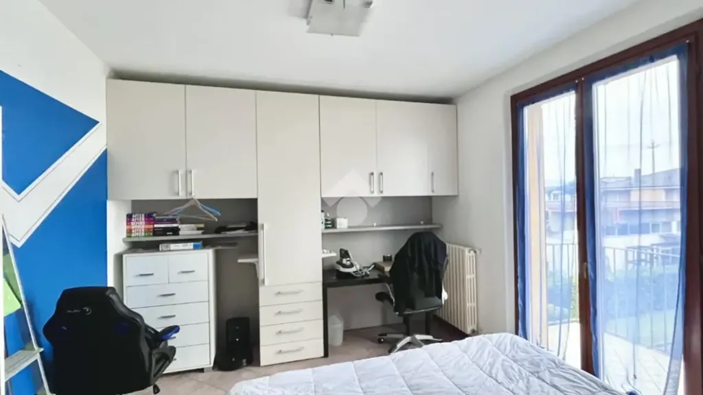 Chambres - Trilocale with Terrace in Adro